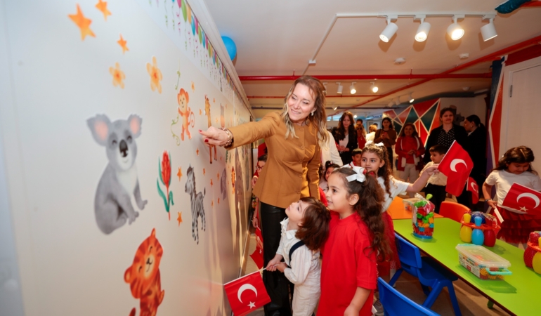 _‘Mutlu Çocuklar’ yenilenmiş sınıflarına kavuştu (1)