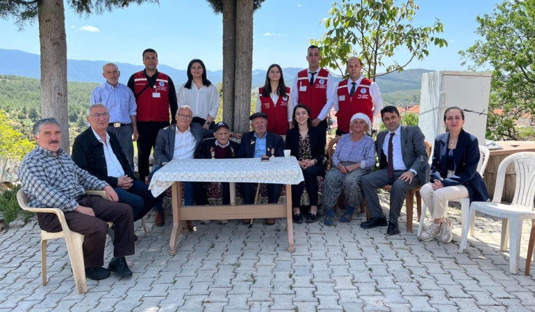 Başkan Aras’tan 95 Yaşındaki Kore Gazisine Doğum Günü Sürprizi (4)
