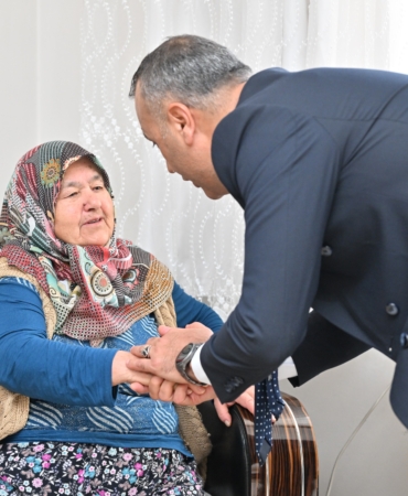 Büyükşehir’den şehit annelerine Anneler Günü ziyareti (1)