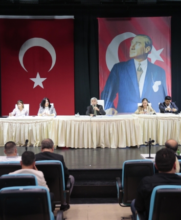 CHP Lideri Özel’e yapılan saldırı Konak Meclisi’nde kınandı (1)