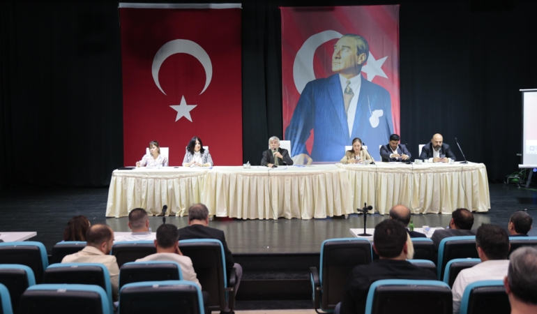 CHP Lideri Özel’e yapılan saldırı Konak Meclisi’nde kınandı (1)