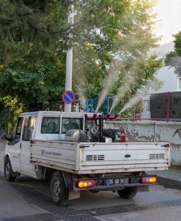 Gaziemir’de sivrisineklere karşı ilaçlama çalışmaları hız kazandı (5)