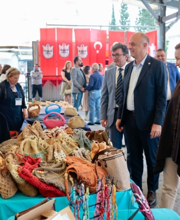 Konak’ta kadın emeği değer buluyor El Emeği Pazarı açıldı (1)