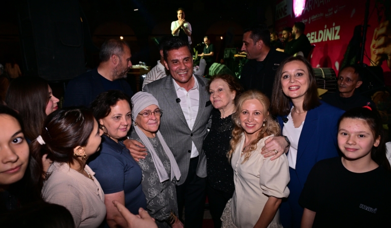 Manisalı kadınlar Anneler Günü’nde Bahar Matinesi ile eğlendi (6)