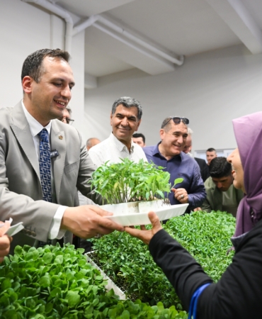 Ureticiye fide dağitimi (1)