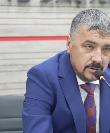 b5ffca8e-f2c8-4a25-b33e-5af9920cfb4d