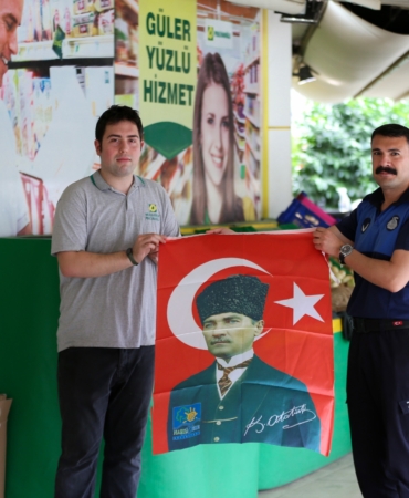 bayrak dagıtım (1)