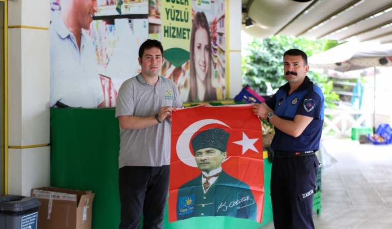 bayrak dagıtım (1)