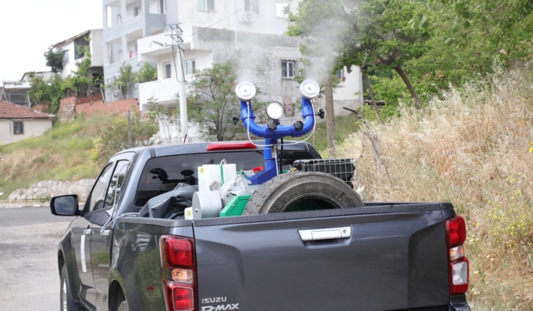 Bayraklı'da haşereyle mücadele sürüyor (5)