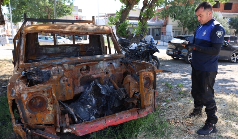 Bayraklı'da hurda araçlar kaldırılıyor (5)