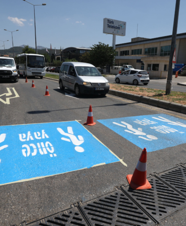 Büyükşehir 13 İlçede Güvenli Trafik İçin Yolları Tek Tek Çiziyor (10)