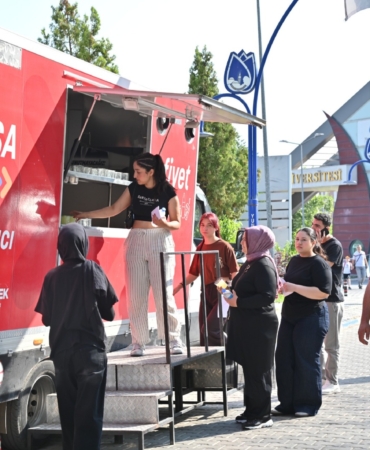 Büyükşehir, YKS Günü Öğrencilerin Yanındaydı (3) (1)