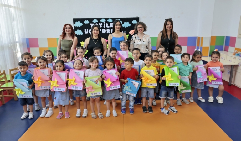Konaklı minikler karne sevinci yaşadı (1)