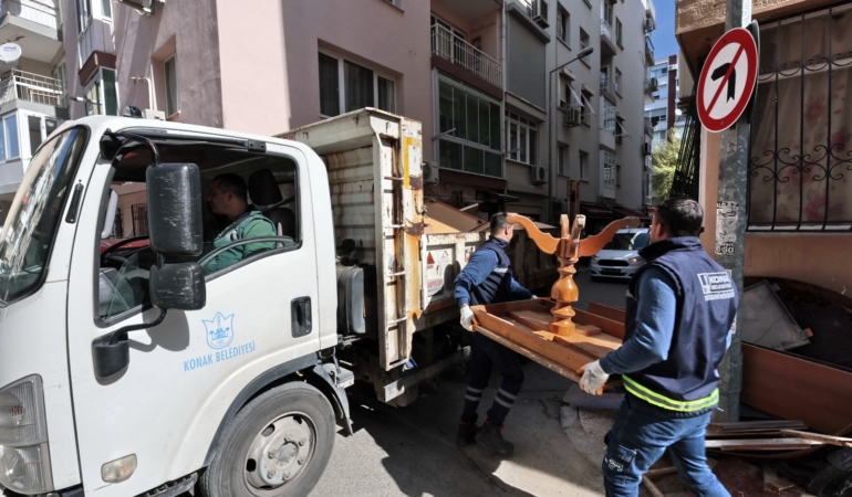 Konak’ta çevre ve görüntü kirliliğine geçit yok (5)