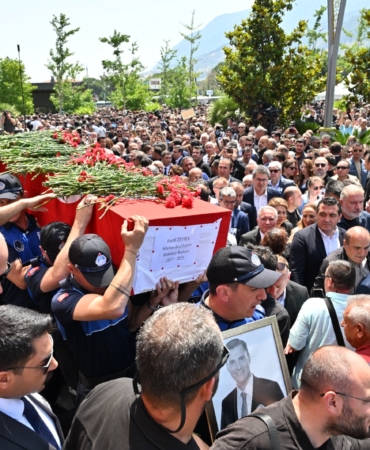 Manisa, Başkan Ferdi Zeyrek’e Gözyaşlarıyla Veda Etti (27)