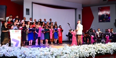 “Türkü Gibi Şarkılar” Ayakta Alkışlandı (6)