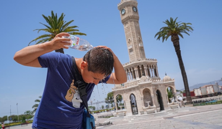 izmir-sicak-hava-aa-2242785