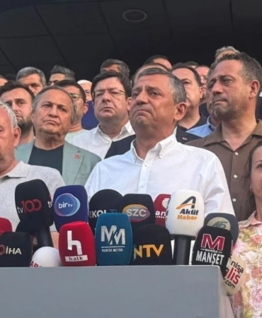 ozgur-ozelden-ferdi-zeyrek-aciklamasi-bambaska-bir-insani-kaybettik-fyec_cover.jpg