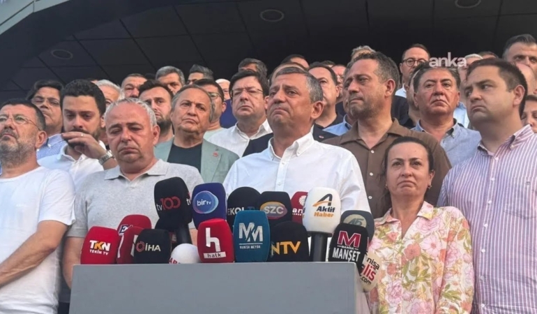 ozgur-ozelden-ferdi-zeyrek-aciklamasi-bambaska-bir-insani-kaybettik-fyec_cover.jpg