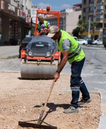Bayraklı'da asfaltlama seferberliği (1)