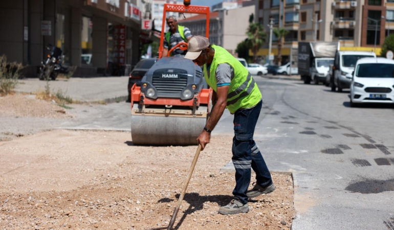 Bayraklı'da asfaltlama seferberliği (1)
