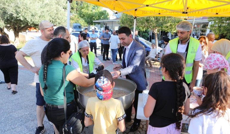 Bayraklı'da aşure bereketi (5)
