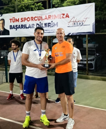 Büyükşehir’den Babalar Günü’nde Tenis Turnuvası (1)