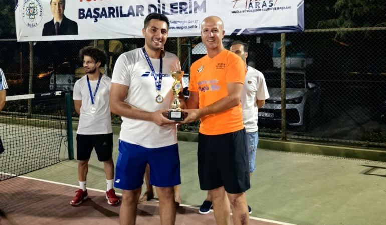 Büyükşehir’den Babalar Günü’nde Tenis Turnuvası (1)