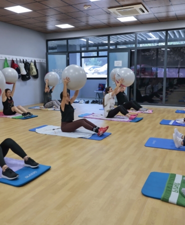 Konaklı kadınlar hem spor yapıyor hem sosyalleşiyor (5)