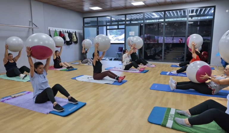 Konaklı kadınlar hem spor yapıyor hem sosyalleşiyor (5)