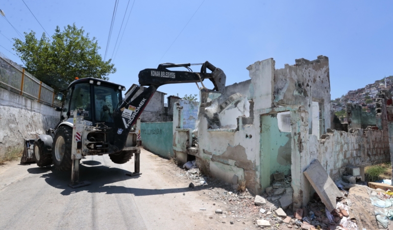 Konak'ta metruk yapılara geçit yok (2)