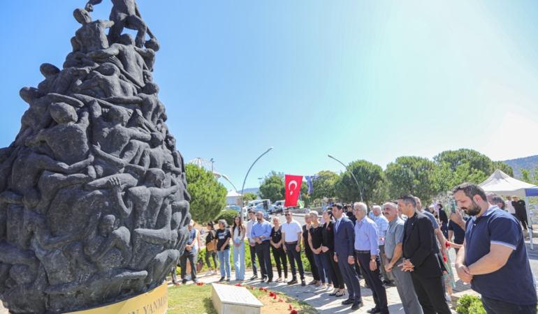 Madımak'ta yitirilen canlar Bayraklı'da anıldı (1)