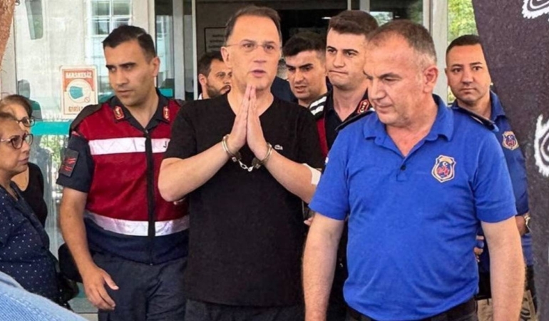 anjiyo-olan-murat-calik-elleri-kelepceli-sekilde-tekrar-cezaevine-gonderildi
