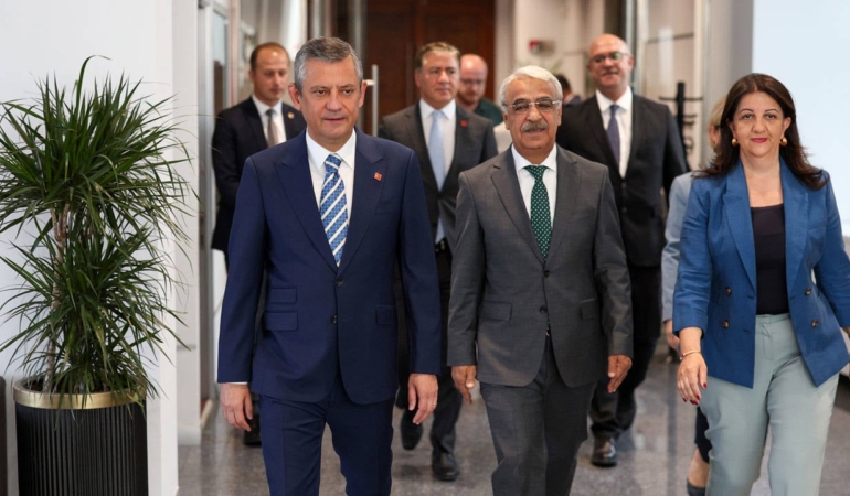 dem-parti-heyeti-chp-lideri-ozel-le-gorusuyor