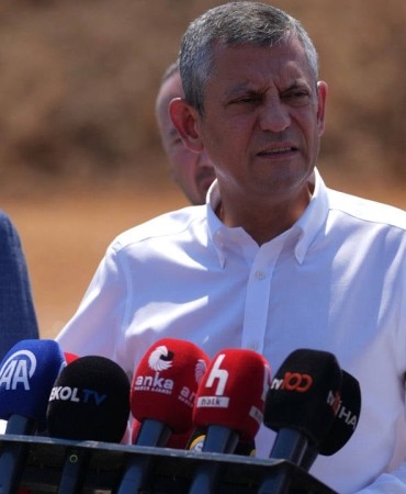 ozgur-ozel-abdullah-guler-hadsizlik-yapiyor