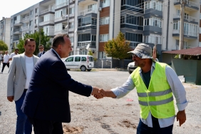 Başkan Dutlulu Akhisar’da Asfalt Çalışmalarını İnceledi, Esnafla Buluştu (5)
