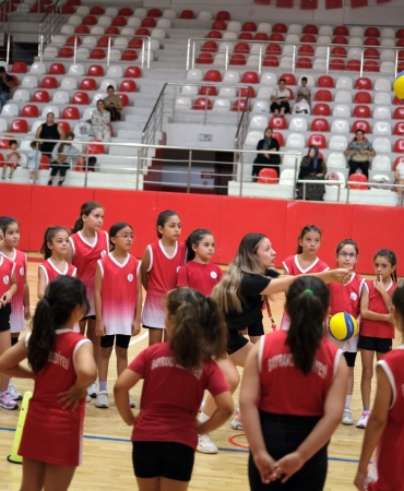 Bayraklı'da 3 bin 77 kişi yaz spor okullarında buluştu (3)