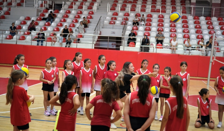 Bayraklı'da 3 bin 77 kişi yaz spor okullarında buluştu (3)