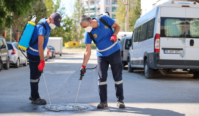 Buca’da haşere ve sineklere karşı 24 saat mücadele (2)