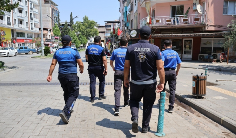 Büyükşehir’den Ahmetli’de Kaldırım İşgallerine Denetim (1)