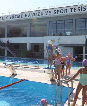 Büyükşehir’den Çocuklara Ücretsiz Yüzme Kursu Başladı (5)