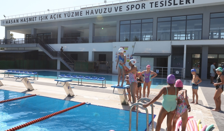 Büyükşehir’den Çocuklara Ücretsiz Yüzme Kursu Başladı (5)