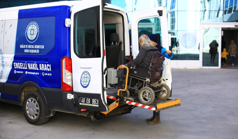 Evden Hastaneye Uzanan Güvenli Yolculuk (1)