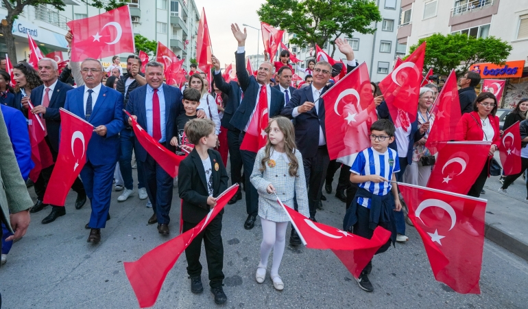 Gaziemir’de 30 Ağustos Zafer Bayramı halk dansları gösterisi ve konserle kutlanacak (1)