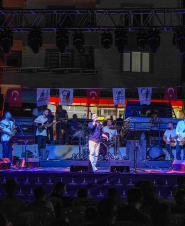 Gaziemir’de yaz akşamları müzikle renkleniyor (1)