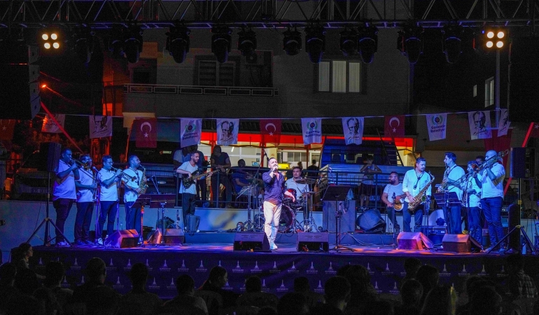 Gaziemir’de yaz akşamları müzikle renkleniyor (1)