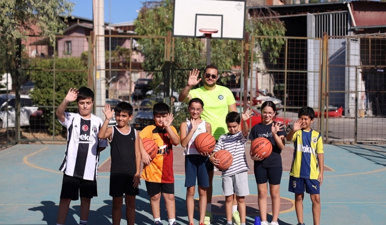 Karabağlar'da mahallelerde spor (3)