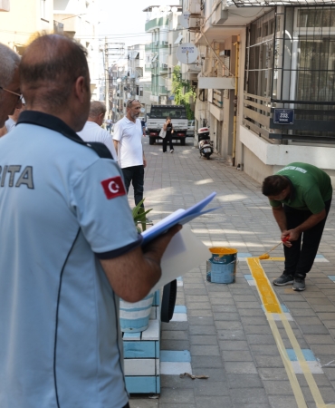 Konak’ta kaldırım işgaline sarı çizgi (3)