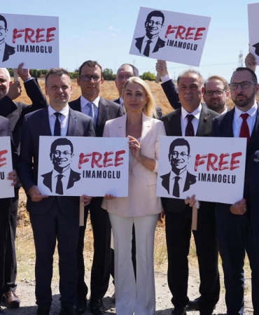 avrupali-belediye-baskanlari-silivri-de-ekrem-imamoglu-na-destek-ve-dayanisma-mesaji-1