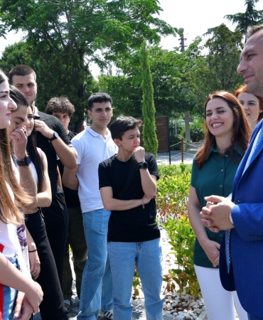 baskan eski belgem ogrencileriyle